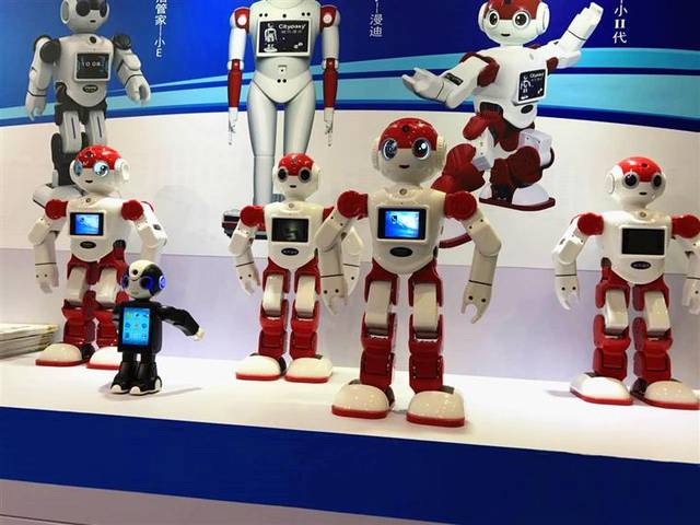 圆满落幕!城市漫步CIROS 2017中国机器人第一展!